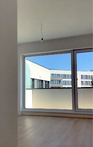 Lacul Straulesti, Mall Colosseum,