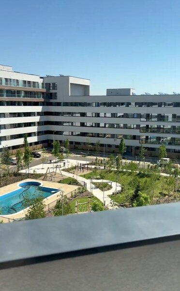 Lacul Straulesti, Mall Colosseum,